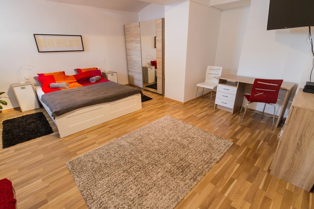 Apartment At Pavilion Загреб Экстерьер фото